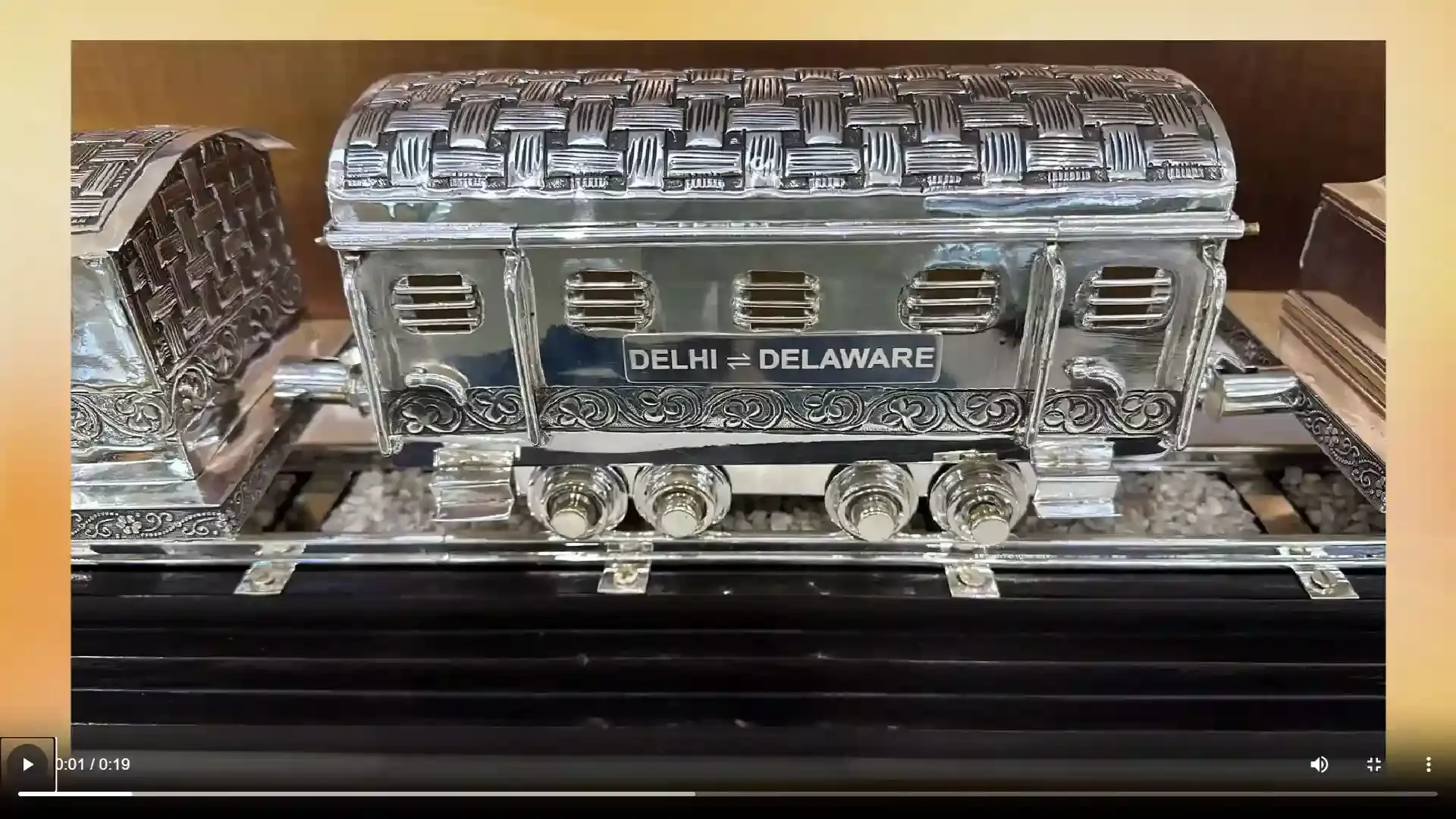 рдкреАрдПрдо рдореЛрджреА рдиреЗ рд░рд╛рд╖реНрдЯреНрд░рдкрддрд┐ рдмрд╛рдЗрдбреЗрди рдХреЛ рддреЛрд╣рдлреЗ рдореЗрдВ рджреА рдЪрд╛рдВрджреА рдХреА рд╡рд┐рдВрдЯреЗрдЬ рдЯреНрд░реЗрди рдореЙрдбрд▓ рдкреАрдПрдо рдореЛрджреА рдиреЗ рд░рд╛рд╖реНрдЯреНрд░рдкрддрд┐ рдмрд╛рдЗрдбреЗрди рдХреЛ рддреЛрд╣рдлреЗ рдореЗрдВ рджреА рдЪрд╛рдВрджреА рдХреА рд╡рд┐рдВрдЯреЗрдЬ рдЯреНрд░реЗрди рдореЙрдбрд▓