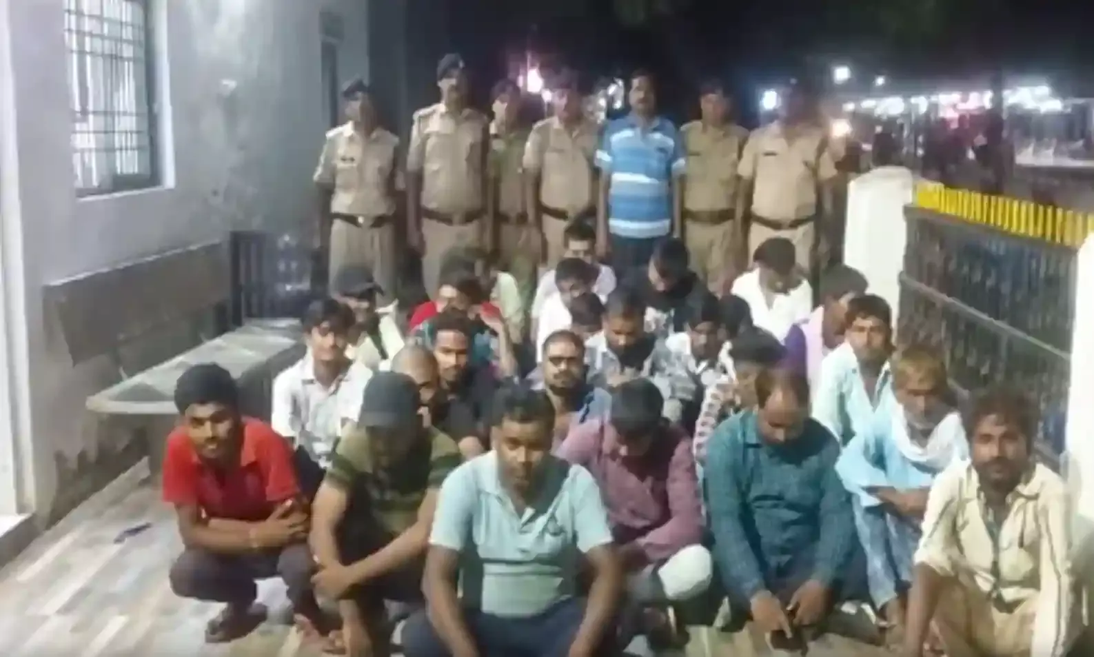 रेलवे सुरक्षा से खिलवाड़ करने वालों के खिलाफ आरपीएफ ने की बड़ी कार्रवाई रेलवे सुरक्षा से खिलवाड़ करने वालों के खिलाफ आरपीएफ ने की बड़ी कार्रवाई