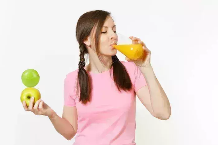 इस खट्टी-मीठी ड्रिंक से मिलेगा कमाल का ग्लो, यहां जानें ग्लोइंग स्किन ड्रिंक का राज इस खट्टी-मीठी ड्रिंक से मिलेगा कमाल का ग्लो, यहां जानें ग्लोइंग स्किन ड्रिंक का राज