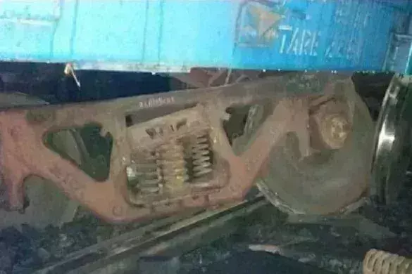 झारखंड में बड़ा रेल हादसा : बोकारो स्टील प्लांट से चली ट्रेन 2 हिस्सों में बंटी, वंदे भारत समेत कई ट्रेनें प्रभावित झारखंड में बड़ा रेल हादसा : बोकारो स्टील प्लांट से चली ट्रेन 2 हिस्सों में बंटी, वंदे भारत समेत कई ट्रेनें प्रभावित