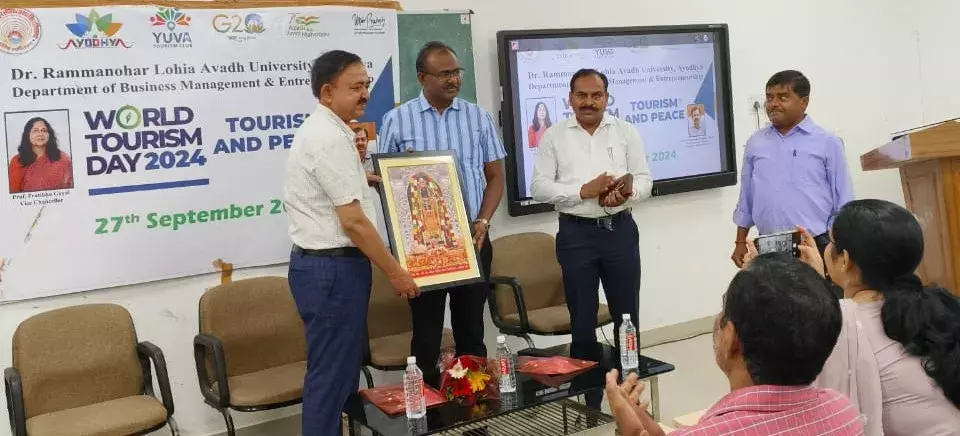 पर्यटकों को सही जानकारी देः नगर आयुक्त संतोष कुमार पर्यटकों को सही जानकारी देः नगर आयुक्त संतोष कुमार