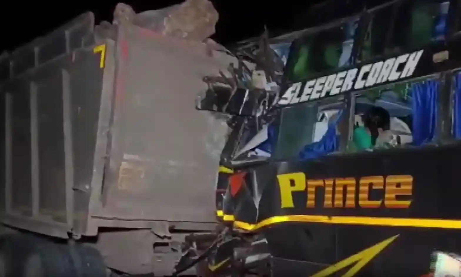 मैहर में दर्दनाक हादसे में 10 लोगों की मौत, 24 से अधिक लोग घायल मैहर में दर्दनाक हादसे में 10 लोगों की मौत, 24 से अधिक लोग घायल