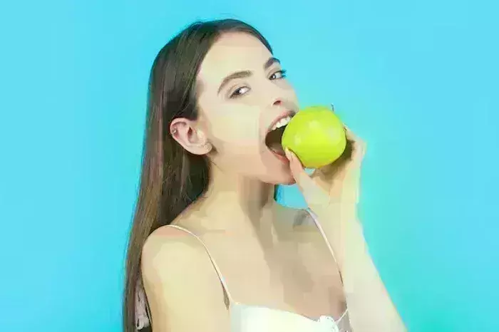 सेब खाने के फायदे तो जानते होंगे अब जान लें नुकसान, ये लोग भूलकर भी न खाएं सेब खाने के फायदे तो जानते होंगे अब जान लें नुकसान, ये लोग भूलकर भी न खाएं