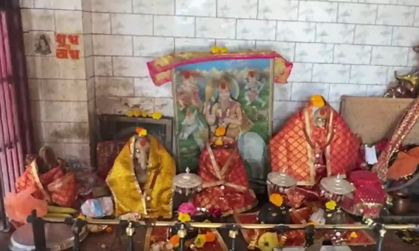 कुल्लू के शीतला माता मंदिर में हुई सोने के आभूषणों की चोरी कुल्लू के शीतला माता मंदिर में हुई सोने के आभूषणों की चोरी