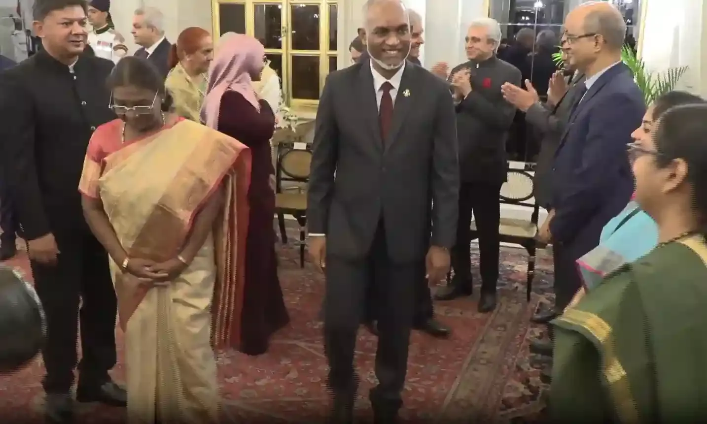 मालदीव के राष्ट्रपति डॉ. मुइज्जू ने राष्ट्रपति मुर्मू से की मुलाकात मालदीव के राष्ट्रपति डॉ. मुइज्जू ने राष्ट्रपति मुर्मू से की मुलाकात