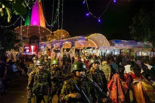 बांग्लादेश में हिंदू मंदिरों पर हमले: भारत ने जताई गहरी चिंता, बांग्लादेश सरकार से सख्त कार्रवाई की मांग बांग्लादेश में हिंदू मंदिरों पर हमले: भारत ने जताई गहरी चिंता, बांग्लादेश सरकार से सख्त कार्रवाई की मांग