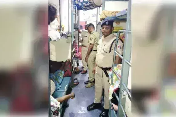 नासिक आने से पहले बड़ा धमाका होगा’…Air India फ्लाइट के बाद मुंबई हावड़ा मेल को भी बम से उड़ाने की धमकी नासिक आने से पहले बड़ा धमाका होगा’…Air India फ्लाइट के बाद मुंबई हावड़ा मेल को भी बम से उड़ाने की धमकी