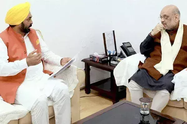 CM मान ने केंद्रीय गृह मंत्री अमित शाह के सामने धान की खरीद प्रक्रिया का उठाया मुद्दा CM मान ने केंद्रीय गृह मंत्री अमित शाह के सामने धान की खरीद प्रक्रिया का उठाया मुद्दा