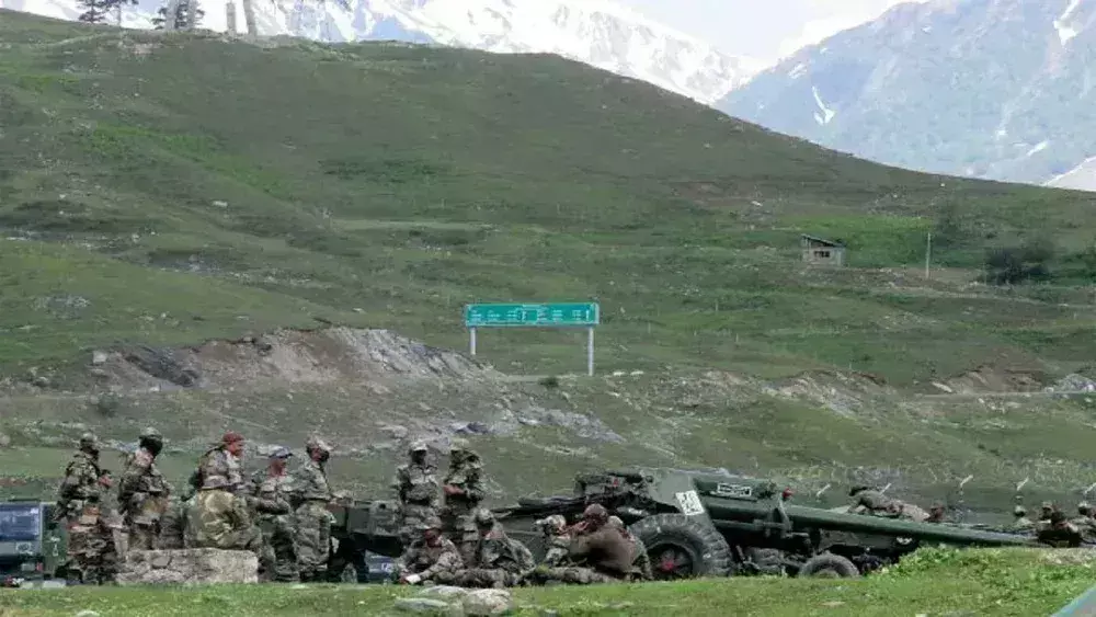 भारत-चीन की सेनाएं एलएसी से पीछे हटना शुरू हुईं, दोनों पक्षों ने 5-5 तंबू भी हटाए भारत-चीन की सेनाएं एलएसी से पीछे हटना शुरू हुईं, दोनों पक्षों ने 5-5 तंबू भी हटाए