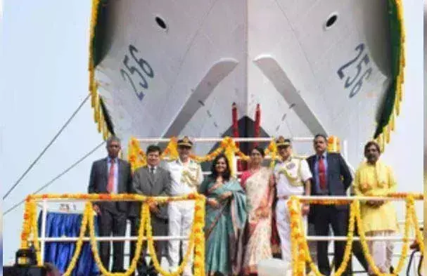 वेद के मंत्रों के साथ तटरक्षक बल में शामिल हुए अदम्य और अक्षर