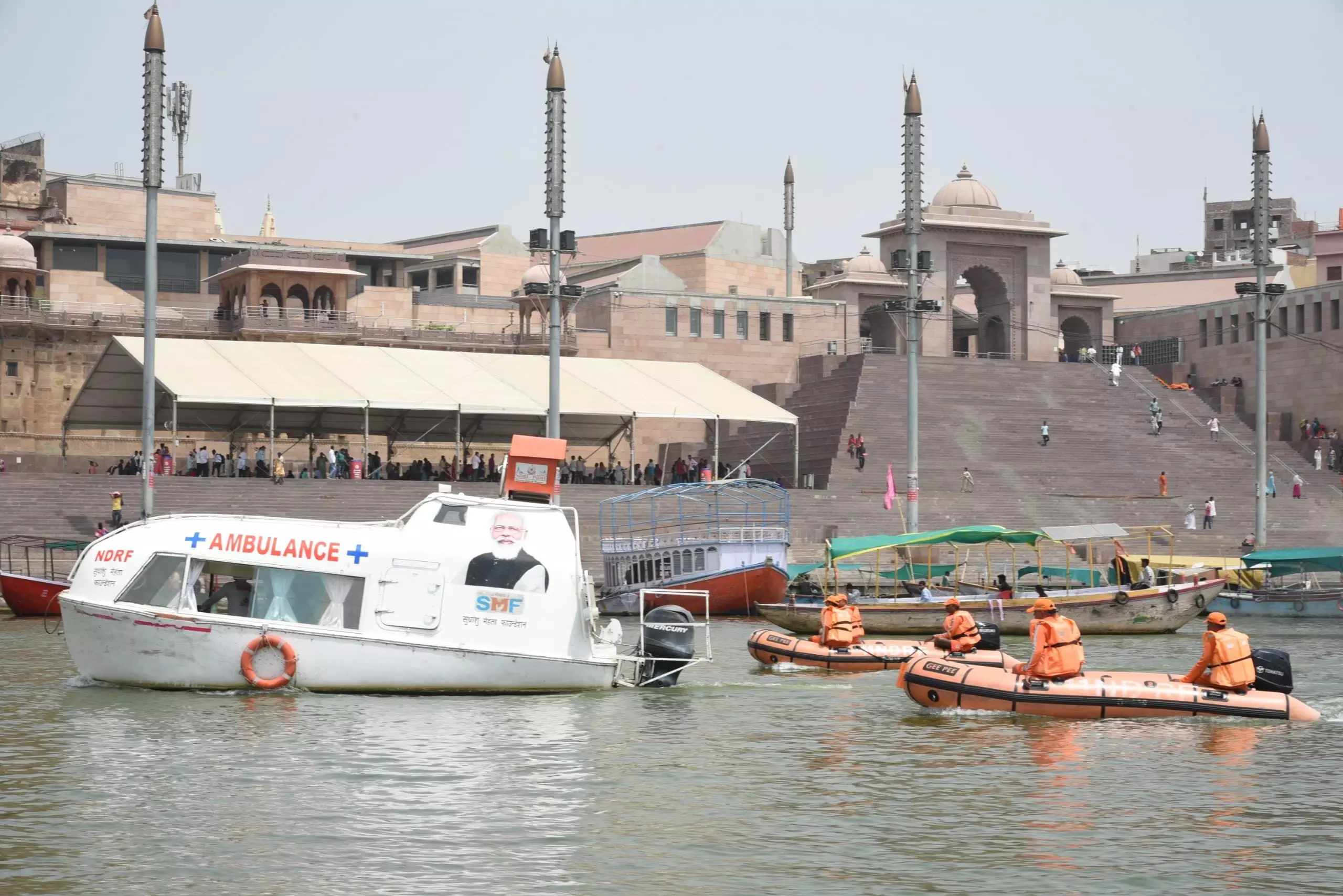 वाराणसी में छठ पर गंगा घाटों के किनारे सुरक्षा व्यवस्था पुख्ता