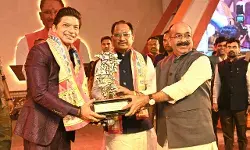 मुख्यमंत्री ने राज्योत्सव में बॉलीवुड सिंगर शान को किया सम्मानित