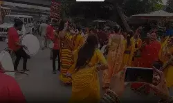 गंगा, जमुना और सरस्वती के संगम तट पर सूर्य को अर्घ्य देने पहुंचे लाखों श्रद्धालु गंगा, जमुना और सरस्वती के संगम तट पर सूर्य को अर्घ्य देने पहुंचे लाखों श्रद्धालु