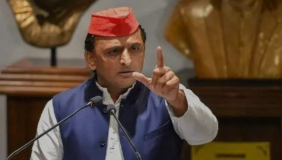 उपचुनाव के बीच आज आजम के परिवार से मिल सकते हैं अखिलेश यादव उपचुनाव के बीच आज आजम के परिवार से मिल सकते हैं अखिलेश यादव