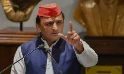 उपचुनाव के बीच आज आजम के परिवार से मिल सकते हैं अखिलेश यादव