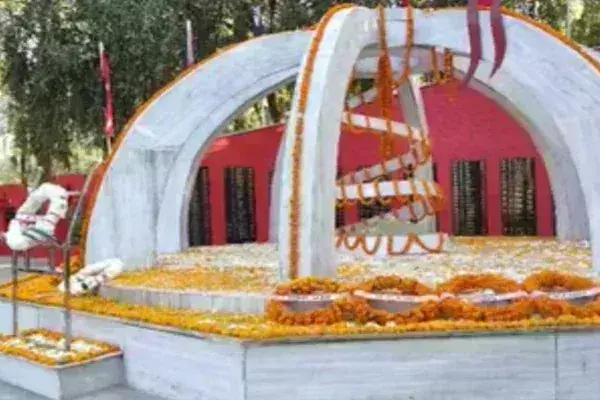 भारतीय सेना ने मनाया 77वां पुंछ लिंक अप दिवस, शहीदों को दी गई श्रद्धांजलि भारतीय सेना ने मनाया 77वां पुंछ लिंक अप दिवस, शहीदों को दी गई श्रद्धांजलि