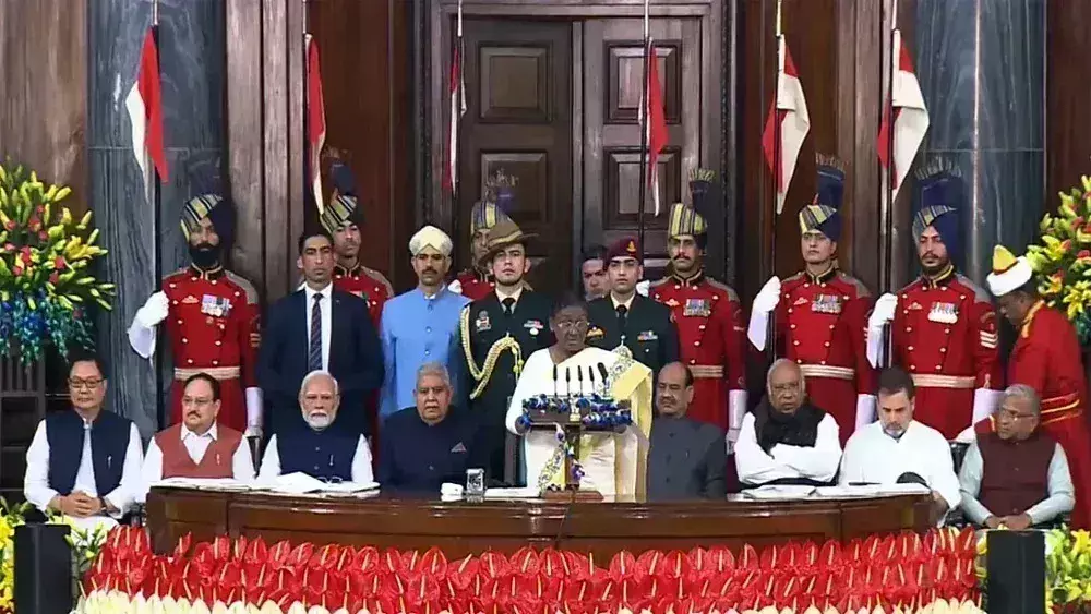 हमारा संविधान हमारे लोकतांत्रित गणतंत्र की सुदूर आधारशिला :राष्ट्रपति द्रौपदी मुर्मू