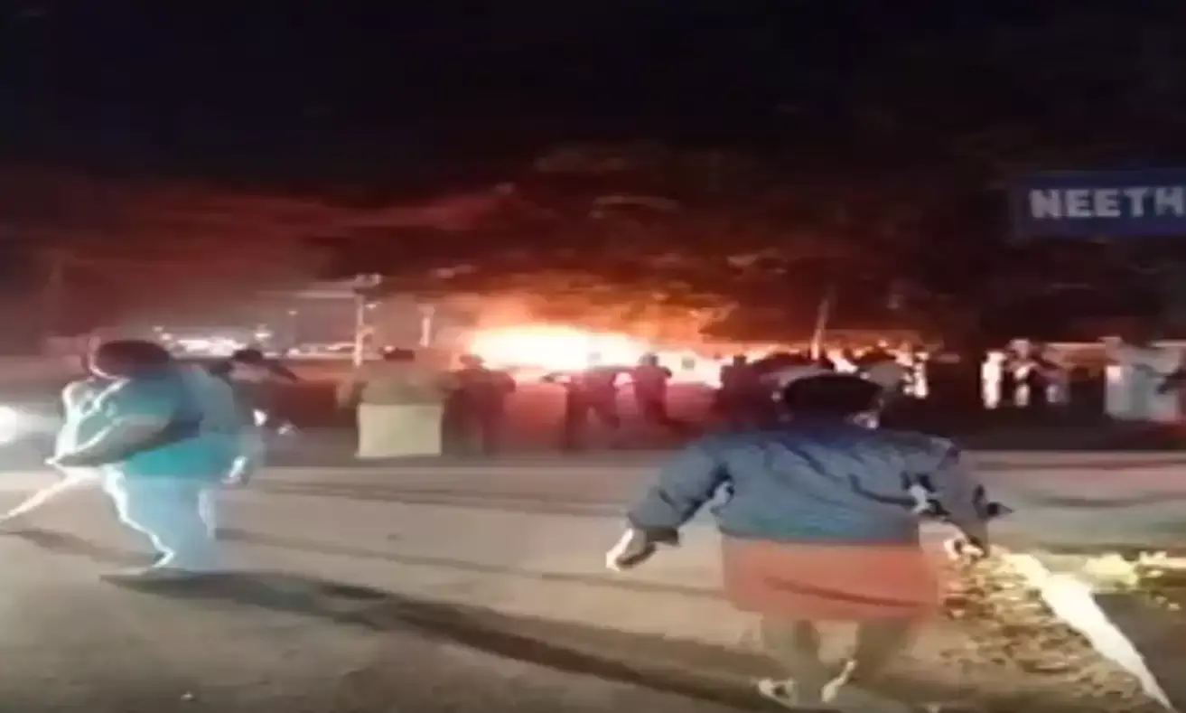 Husband sets Wifes car on fire and murder her - Gruesome crime in Kollam Husband sets Wifes car on fire and murder her - Gruesome crime in Kollam