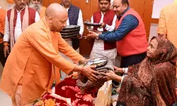 मुख्यमंत्री ने जनपद गोरखपुर में रैन बसेरों का निरीक्षण किया