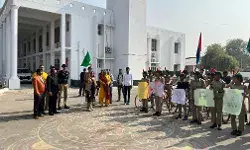 साइकिल रैली को कुलपति ने हरी झंडी दिखाकर किया रवाना साइकिल रैली को कुलपति ने हरी झंडी दिखाकर किया रवाना