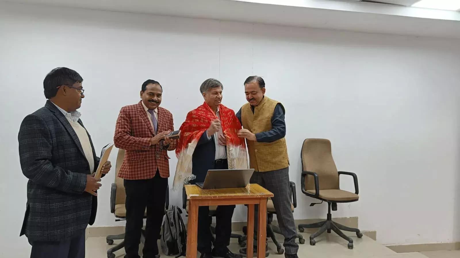 अविवि में इन्नोवेशन एंड एंटरप्रेन्योरशिप इन टूरिज्म विषय पर व्याख्यान का आयोजन अविवि में इन्नोवेशन एंड एंटरप्रेन्योरशिप इन टूरिज्म विषय पर व्याख्यान का आयोजन