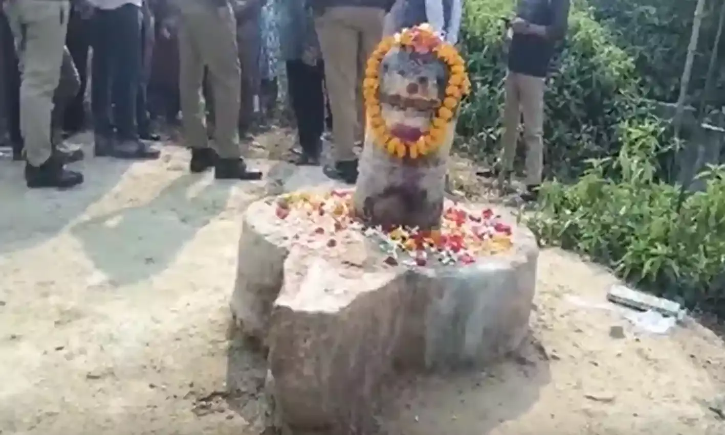 कब्रिस्तान के बीचों-बीच मिला शिवलिंग