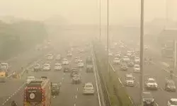 दिल्ली में हवा की गुणवत्ता गंभीर श्रेणी में, AQI 455 तक पहुंचा