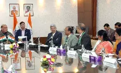 दिल्ली: रक्षा मंत्री ने डीआरडीओ मुख्यालय का दौरा किया