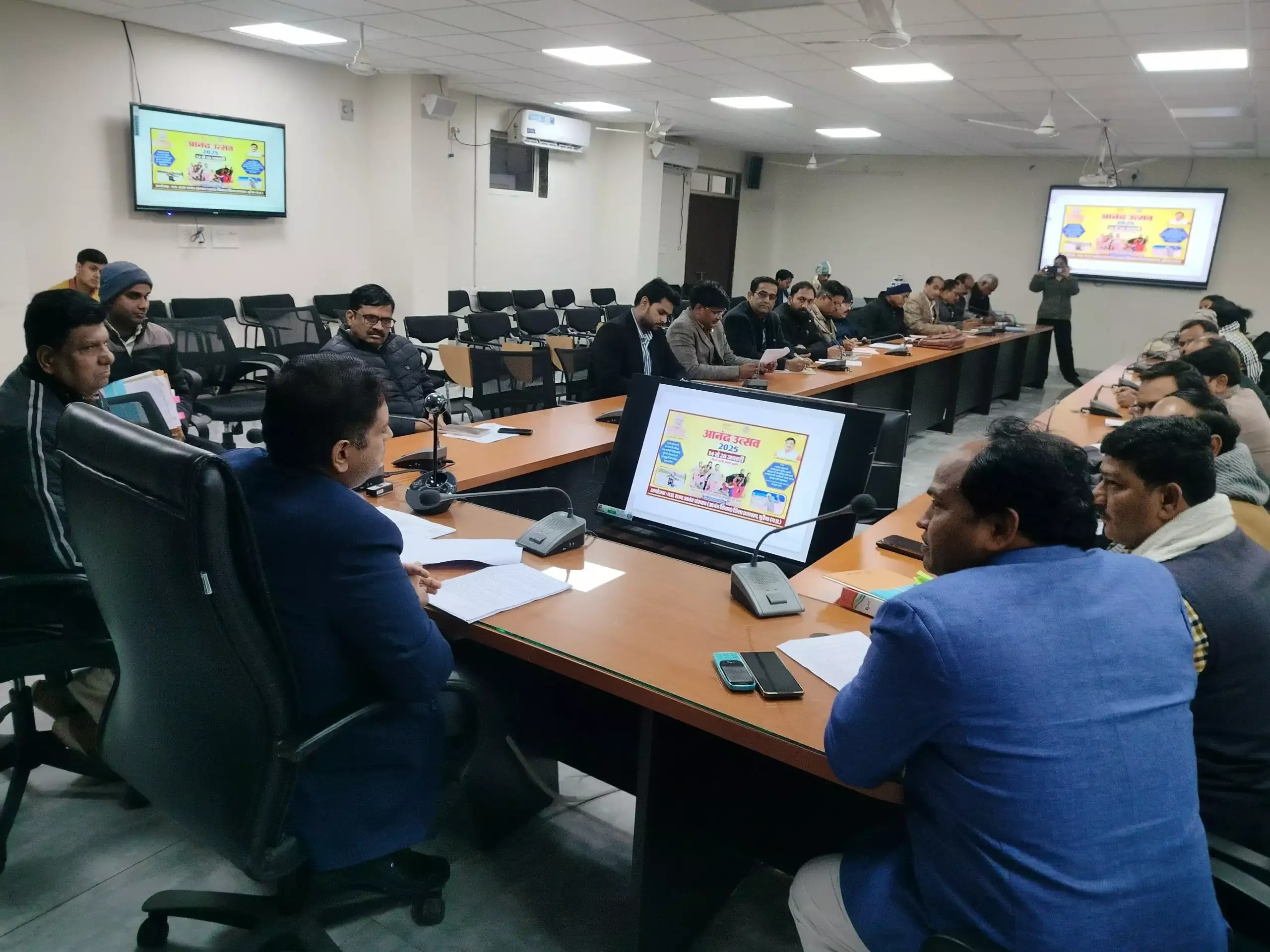 मुरैना- कलेक्टर की अध्यक्षता में आनंद उत्सव की बैठक संपन्न