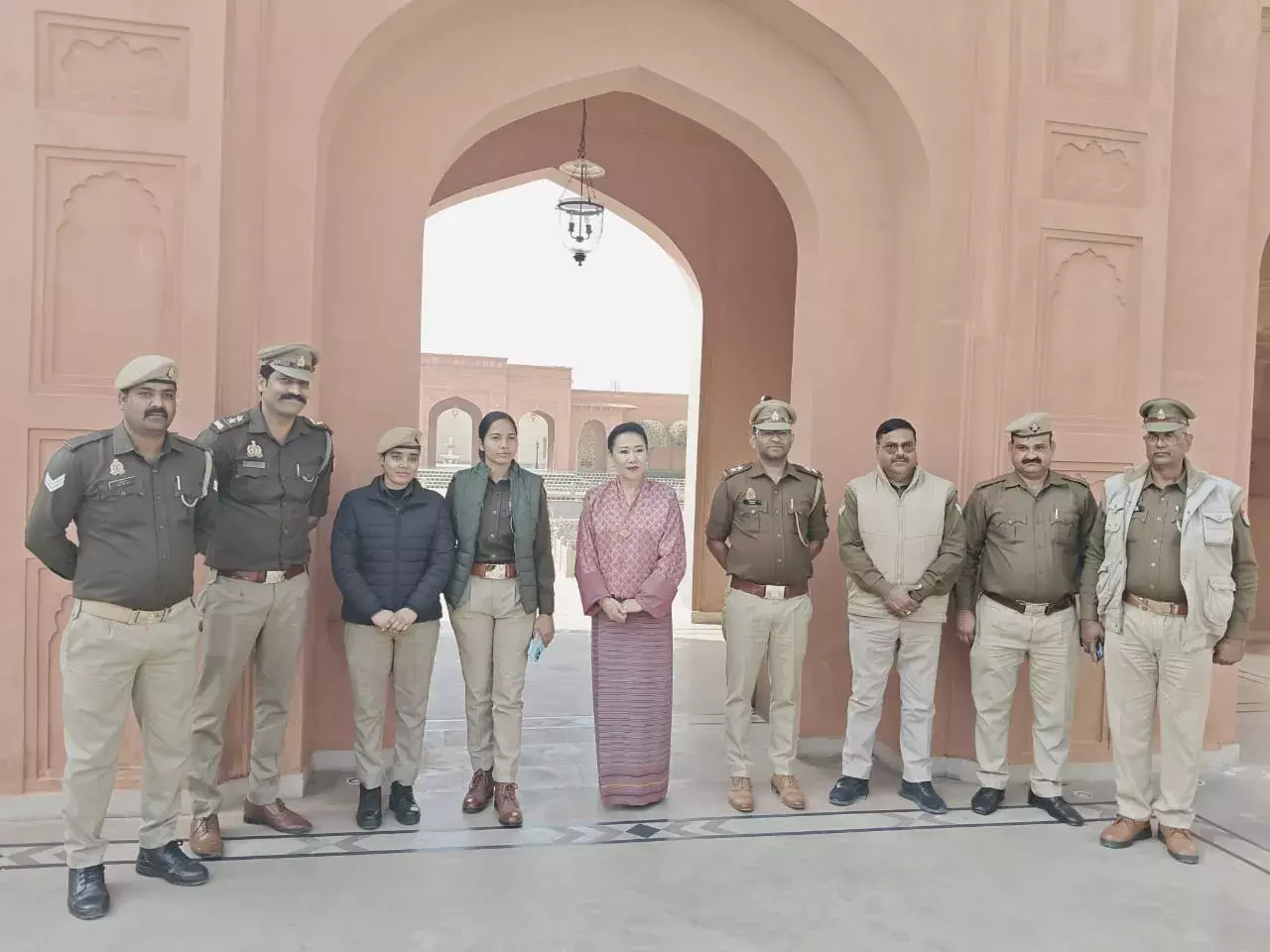 भूटान की महारानी आशी शेरिंग यांगडन वांगचुक ने किया ताज का दीदार