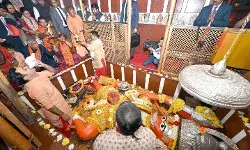 उपराष्ट्रपति जगदीप धनखड़ ने प्रयागराज महाकुंभ का किया दौरा, संगम में लगाई पवित्र डुबकी