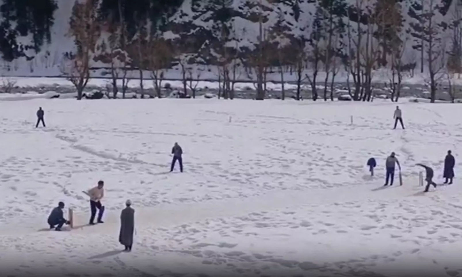 Snow Cricket Tournament Finale Concludes with Enthusiasm in Gurez Valley