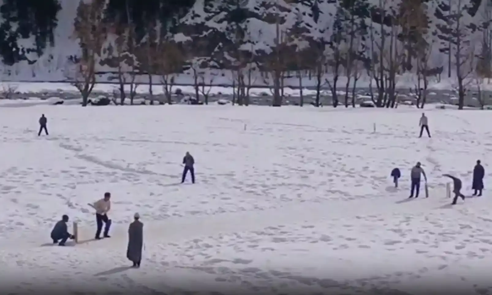 Snow Cricket Tournament Finale Concludes with Enthusiasm in Gurez Valley Snow Cricket Tournament Finale Concludes with Enthusiasm in Gurez Valley