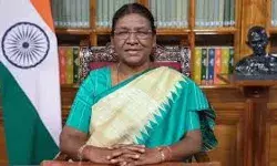 राष्ट्रपति द्रौपदी मुर्मु ने संगम में लगाई ‘आस्था की डुबकी’