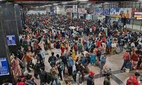 महाकुंभ जाने वाले श्रद्धालुओं के लिए नई दिल्ली स्टेशन पर बढ़ाई गई सुरक्षा-व्यावस्था