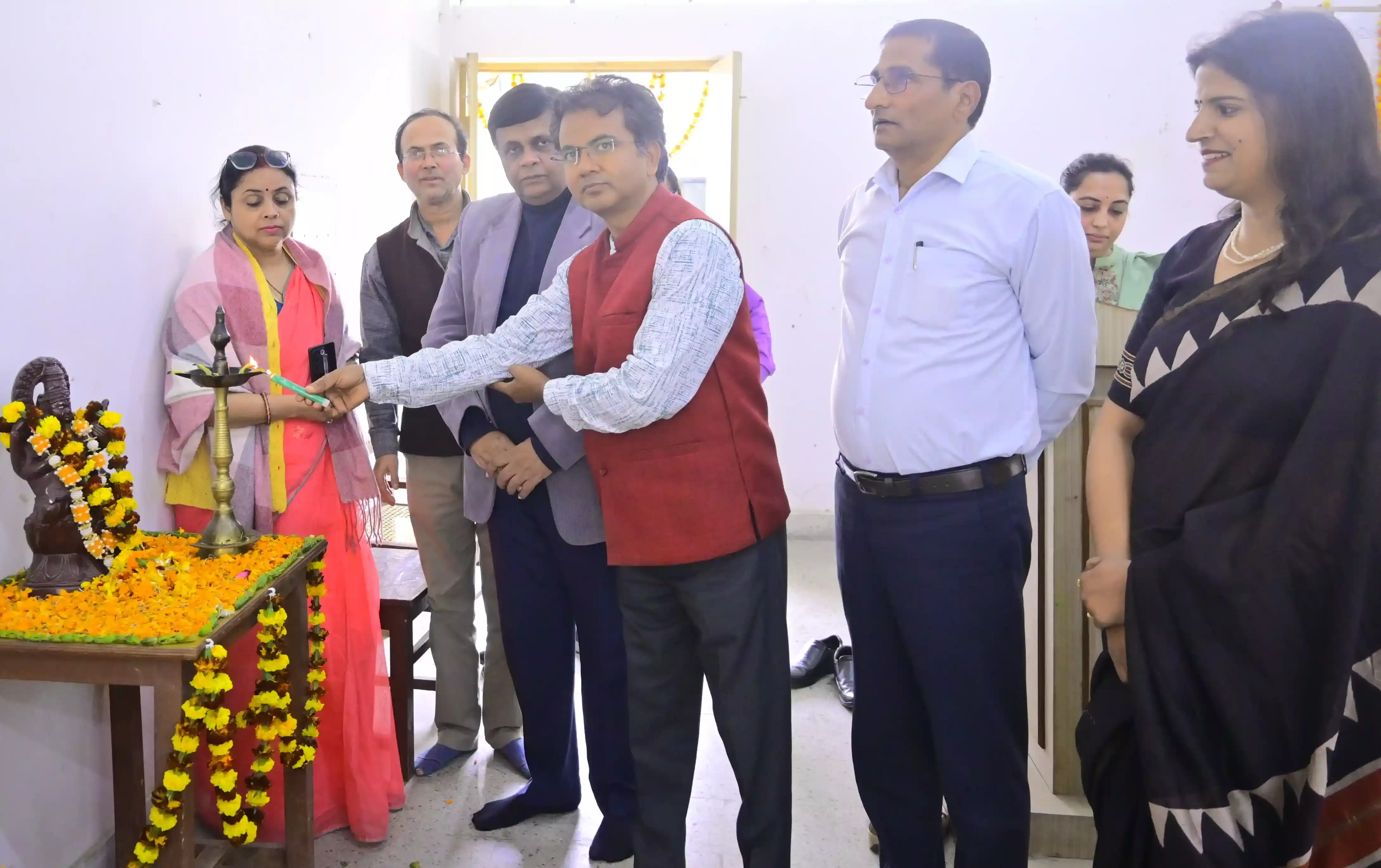 अवध विवि में हैंडीक्राफ्ट ऑफ अयोध्या पर कार्यशाला शुरू अवध विवि में हैंडीक्राफ्ट ऑफ अयोध्या पर कार्यशाला शुरू