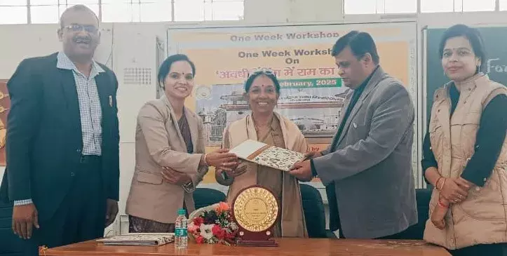 अवध की लोक कला में जीवंतता के लिए शोध करने होंगेः डाॅ0 कुमुद सिंह अवध की लोक कला में जीवंतता के लिए शोध करने होंगेः डाॅ0 कुमुद सिंह