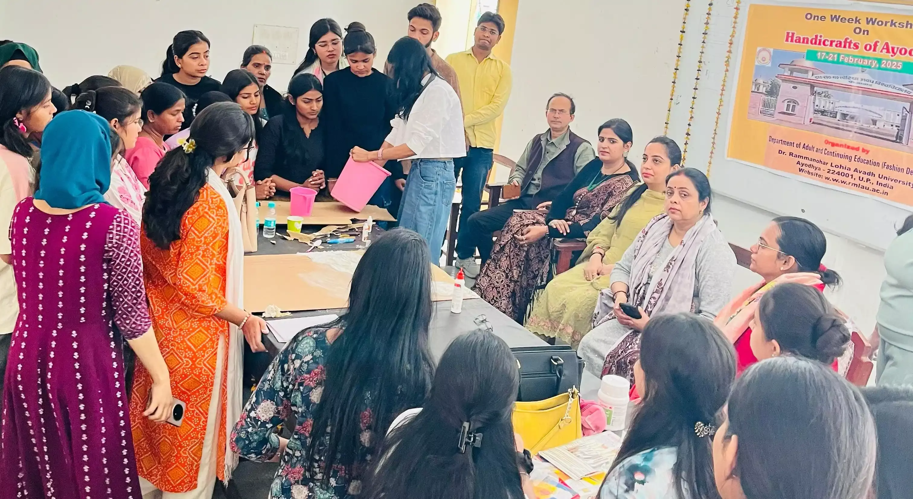 टेक्सचर क्रिएशन नये संभावनाओं का द्धारः प्रो0 नीलम पाठक टेक्सचर क्रिएशन नये संभावनाओं का द्धारः प्रो0 नीलम पाठक