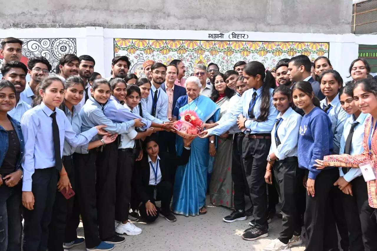 विद्यार्थियों ने भित्ति चित्रण में भारतीय परम्पराओं को किया जीवंतः राज्यपाल आनन्दीबेन