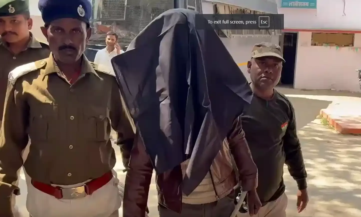 ट्रेन हमले का आरोपी नक्सली कमांडर गिरफ्तार ट्रेन हमले का आरोपी नक्सली कमांडर गिरफ्तार