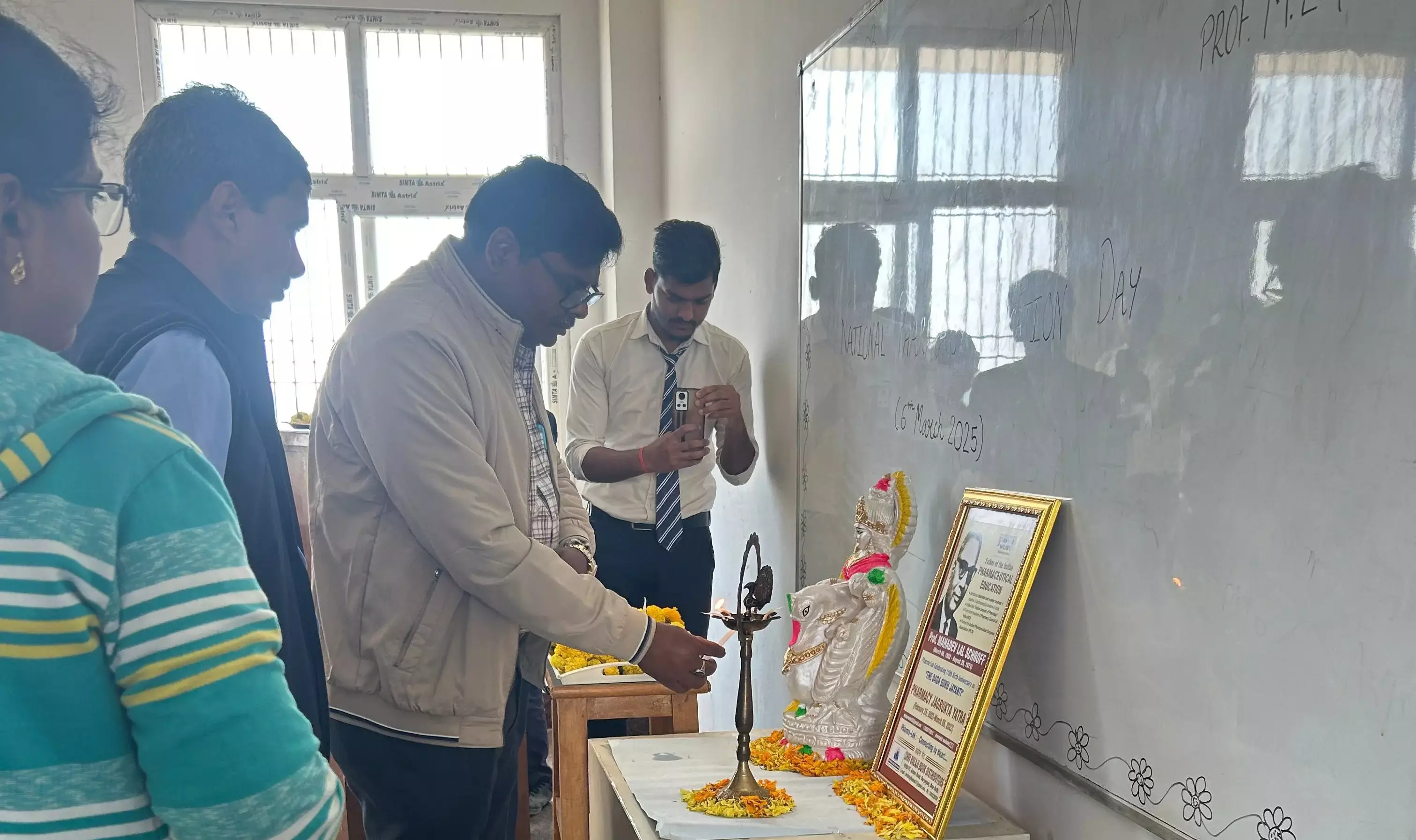 फार्मेसी शिक्षा में अपार संभावनाएंः प्रो0 शैलेन्द्र कुमार फार्मेसी शिक्षा में अपार संभावनाएंः प्रो0 शैलेन्द्र कुमार