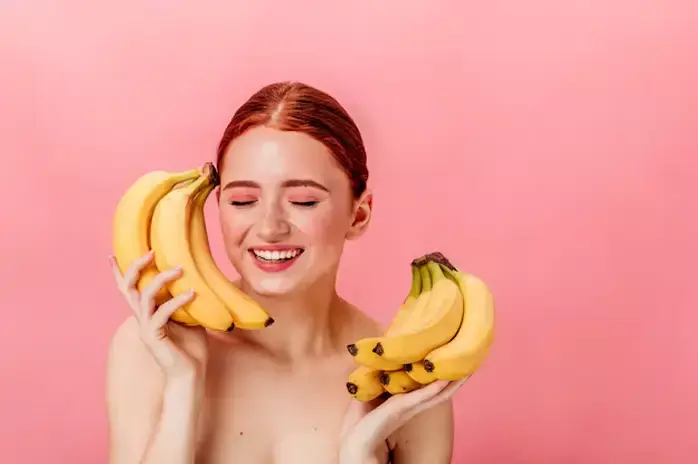 केले के छिलकों को न करें फेंकने की गलती, स्किन की इन समस्याओं में है कारगर केले के छिलकों को न करें फेंकने की गलती, स्किन की इन समस्याओं में है कारगर