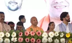 गोरखपुरः सीएम योगी ने स्व. ओमप्रकाश पासवान की 29वीं पुण्यतिथि पर दी श्रद्धांजलि