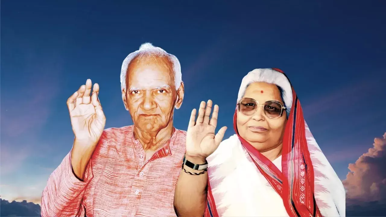 वसुधैव कुटुंबकम की भावना के साथ 51,000 दीपों से सजा लखनऊ, नव वर्ष महोत्सव में भव्य सांस्कृतिक आयोजन वसुधैव कुटुंबकम की भावना के साथ 51,000 दीपों से सजा लखनऊ, नव वर्ष महोत्सव में भव्य सांस्कृतिक आयोजन