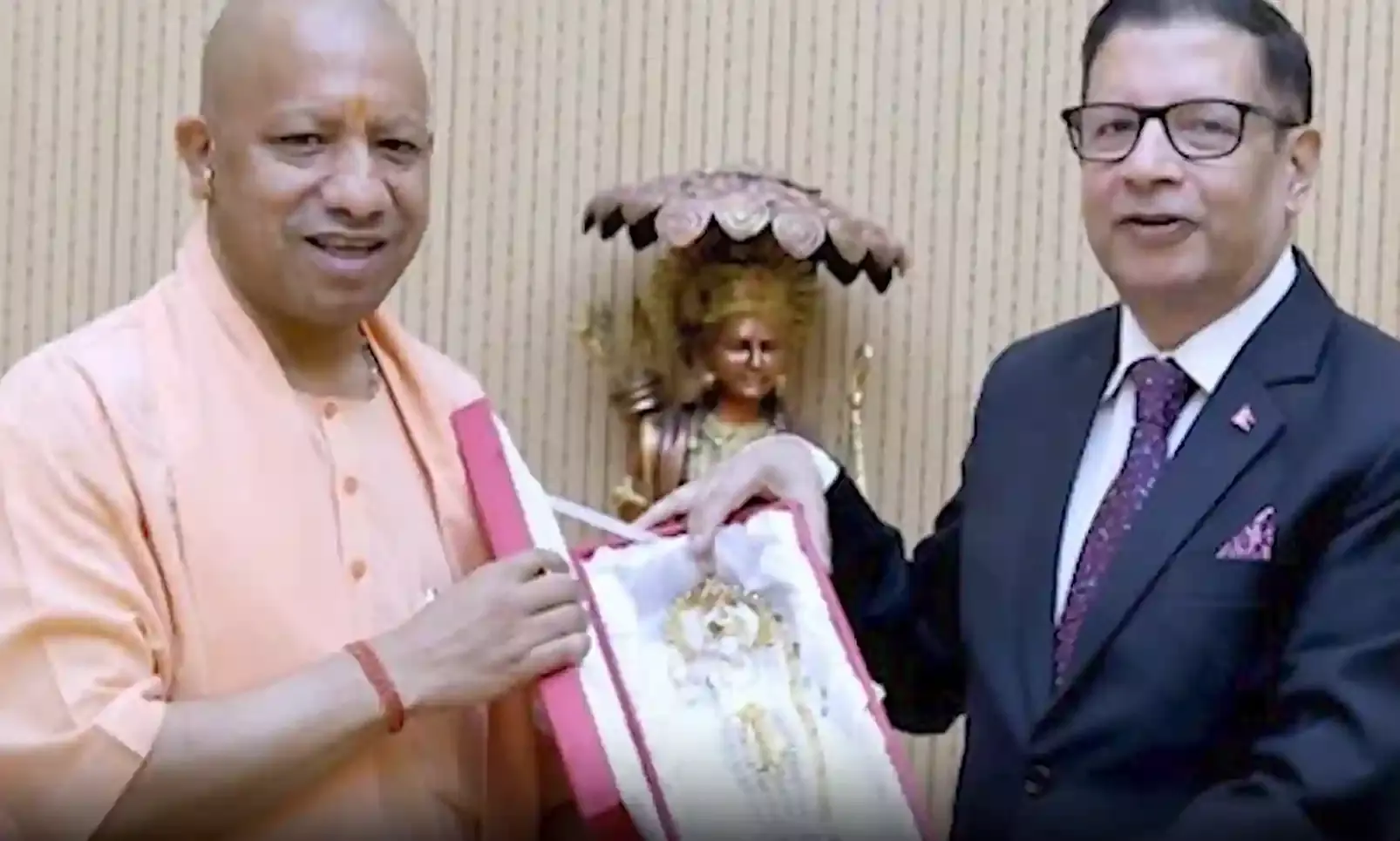 नेपाल के राजदूत डॉ. शंकर प्रसाद शर्मा ने सीएम योगी से शिष्टाचार भेंट की