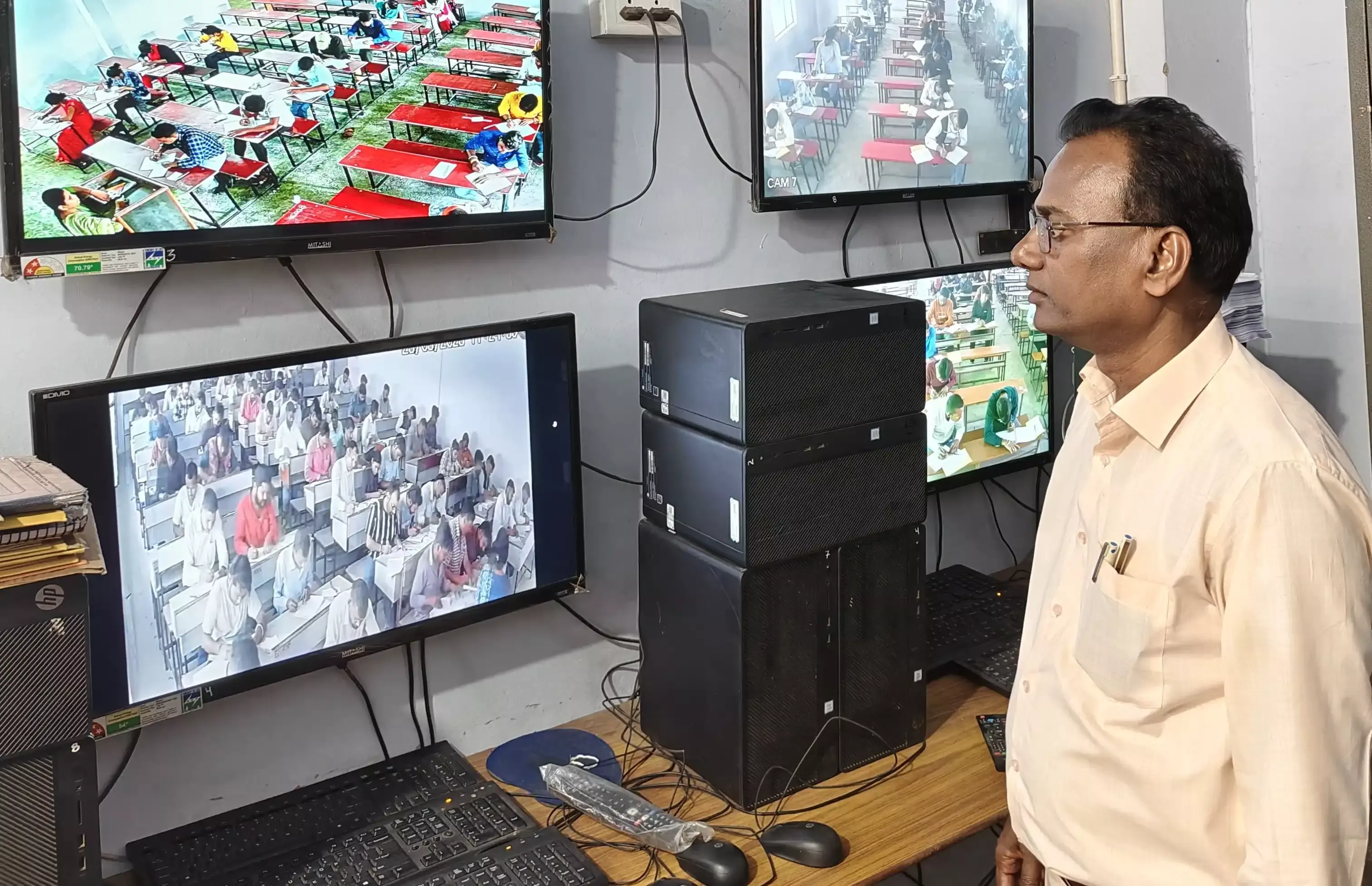 सीसीटीवी कैमरे की निगरानी में बीपीएड एवं एमपीएड परीक्षा शुरू सीसीटीवी कैमरे की निगरानी में बीपीएड एवं एमपीएड परीक्षा शुरू