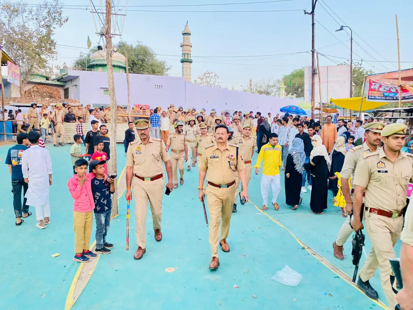 त्यौहारों के दृष्टिगत कानून एवं शांति व्यवस्था सुनिश्चित करने हेतु की गयी पैदल गश्त