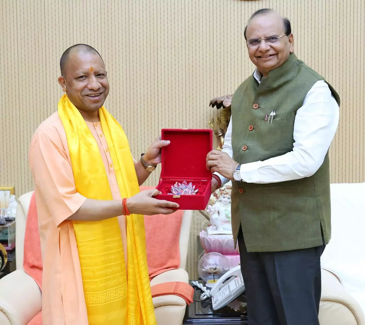 दिल्ली के उप राज्यपाल विनय कुमार सक्सेना ने सीएम योगी से की शिष्टाचार भेंट दिल्ली के उप राज्यपाल विनय कुमार सक्सेना ने सीएम योगी से की शिष्टाचार भेंट
