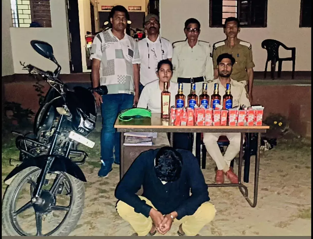 तीन अभियुक्तों को विदेशी और चुलाई शराब के साथ गिरफ्तार