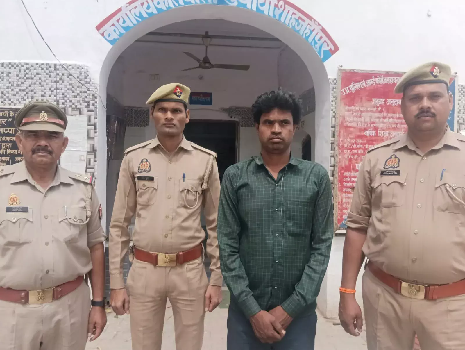 चोरी के सामान के साथ शातिर चोर गिरफ्तार